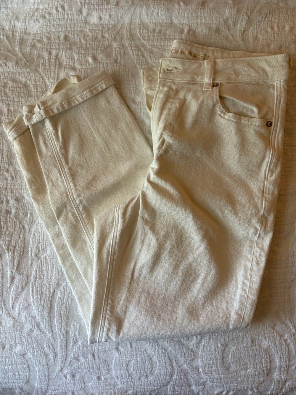 American Eagle White High-Rise Mom Jeans